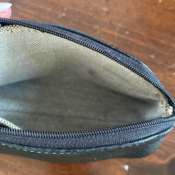 Dooney & Bourke bag with matching small bag - Picture 3 of 8